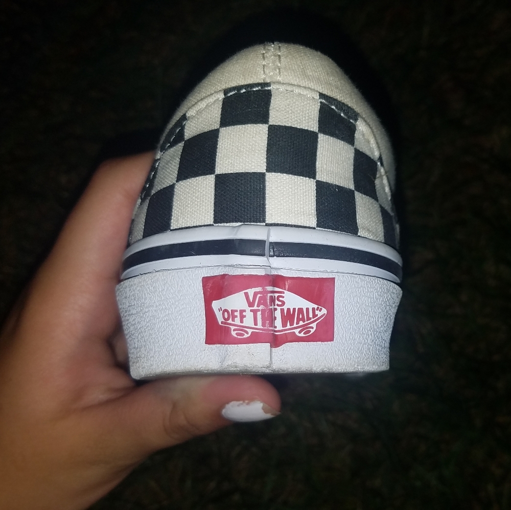 Van's - Picture 2 of 4